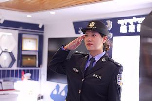 Mặt bài! Người dẫn chương trình xinh đẹp CCTV 5 đưa tin C La đăng quang Vua Xạ Thủ năm 2023